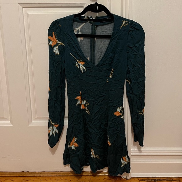 Cute sundress from urban outfitters - Picture 1 of 3